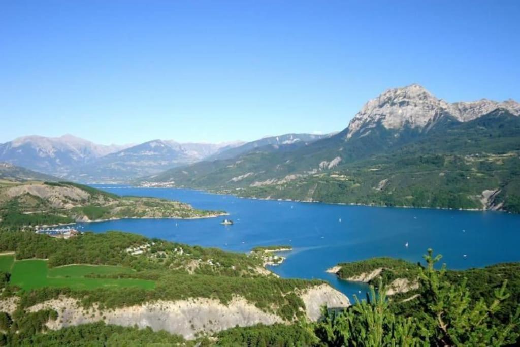 Superbe appartement T2 dans résidence neuve avec vue exceptionelle sur les montagnes, avec parking privatif.situé à proximité immédiate du centre ville de chorges. Esterno foto