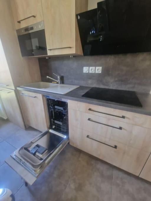 Superbe appartement T2 dans résidence neuve avec vue exceptionelle sur les montagnes, avec parking privatif.situé à proximité immédiate du centre ville de chorges. Esterno foto