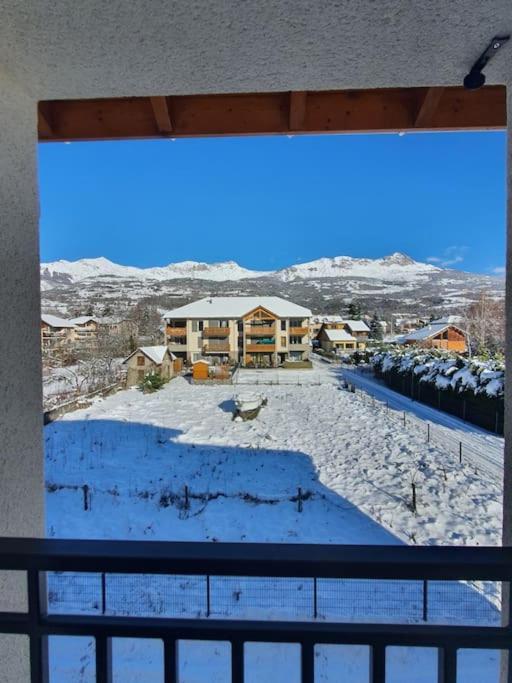 Superbe appartement T2 dans résidence neuve avec vue exceptionelle sur les montagnes, avec parking privatif.situé à proximité immédiate du centre ville de chorges. Esterno foto