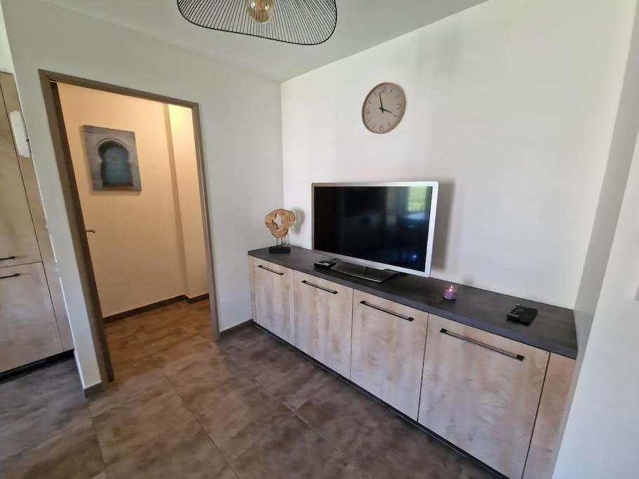 Superbe appartement T2 dans résidence neuve avec vue exceptionelle sur les montagnes, avec parking privatif.situé à proximité immédiate du centre ville de chorges. Esterno foto